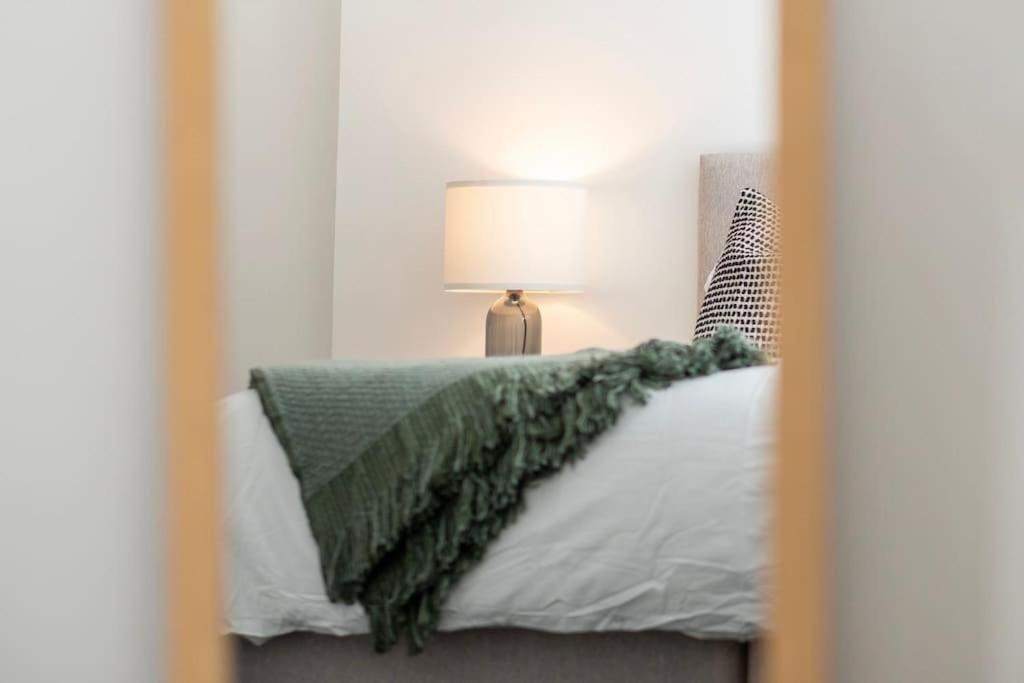1A The Courtyard, Exeter Apartment ภายนอก รูปภาพ