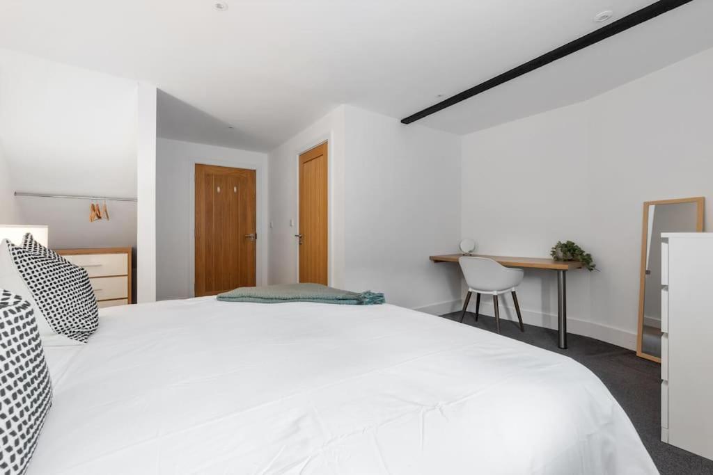 1A The Courtyard, Exeter Apartment ภายนอก รูปภาพ