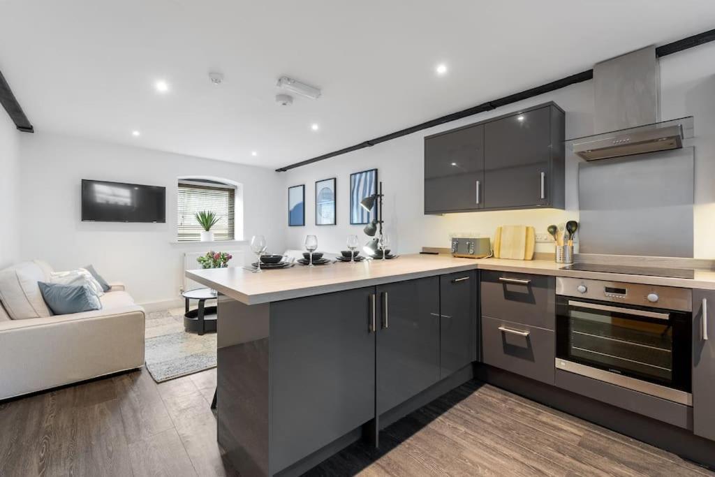 1A The Courtyard, Exeter Apartment ภายนอก รูปภาพ