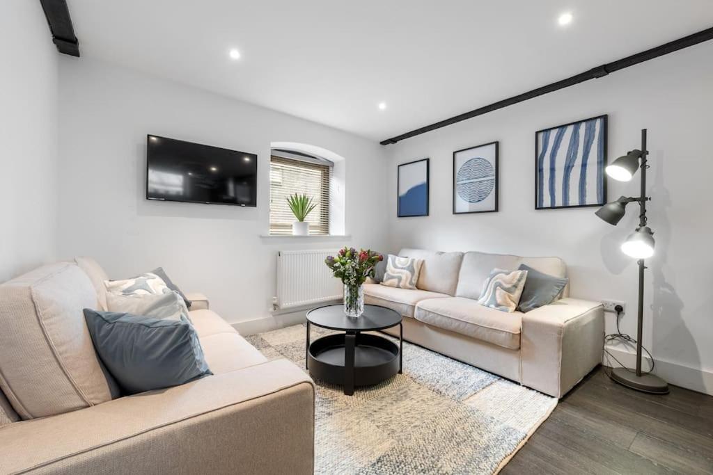 1A The Courtyard, Exeter Apartment ภายนอก รูปภาพ