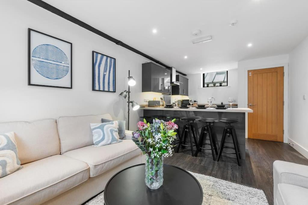1A The Courtyard, Exeter Apartment ภายนอก รูปภาพ